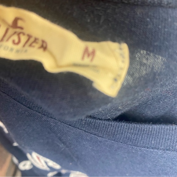 Hollister Medium Youth Tshirt - Picture 3 of 3